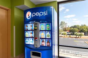 Super 8 by Wyndham Myrtle Beach/Market Common Area