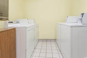 Super 8 by Wyndham Lacey Olympia Area