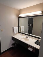 Super 8 by Wyndham Radcliff Ft. Knox Area