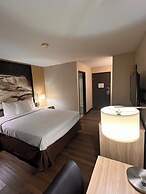 Super 8 by Wyndham Radcliff Ft. Knox Area