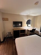 Super 8 by Wyndham Radcliff Ft. Knox Area