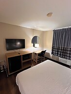 Super 8 by Wyndham Radcliff Ft. Knox Area