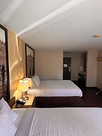 Super 8 by Wyndham Radcliff Ft. Knox Area