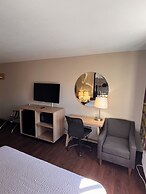 Super 8 by Wyndham Radcliff Ft. Knox Area