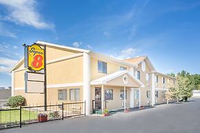 Super 8 by Wyndham Riverton