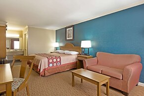 Super 8 by Wyndham Covington