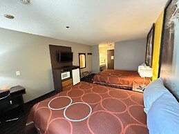 Super 8 by Wyndham Reedsburg