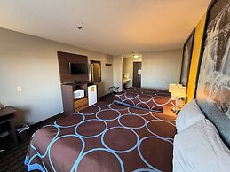 Super 8 by Wyndham Reedsburg