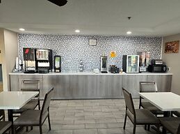Super 8 by Wyndham Reedsburg