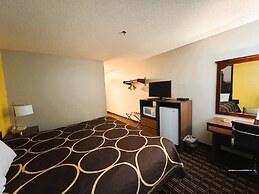 Super 8 by Wyndham Reedsburg