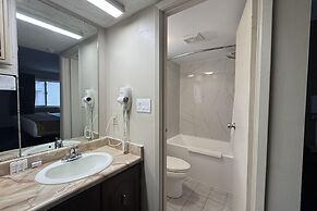 Super 8 by Wyndham Guelph
