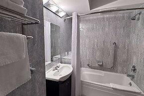 Super 8 by Wyndham Guelph