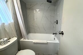 Super 8 by Wyndham Guelph