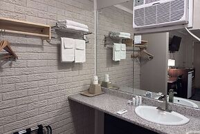 Super 8 by Wyndham Guelph