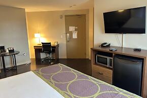Super 8 by Wyndham Guelph