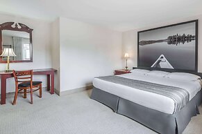 Super 8 by Wyndham Guelph