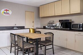 Super 8 by Wyndham Youngstown/Girard