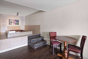 Super 8 by Wyndham Youngstown/Girard