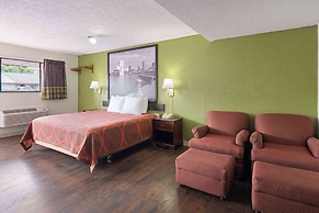 Super 8 by Wyndham Youngstown/Girard