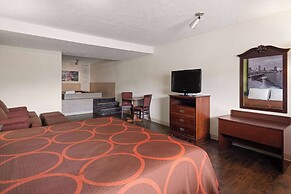 Super 8 by Wyndham Youngstown/Girard