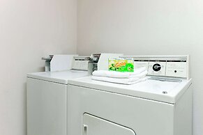 Super 8 by Wyndham Warrenton