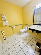 Super 8 by Wyndham Warrenton