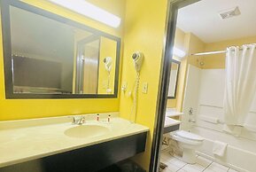 Super 8 by Wyndham Warrenton