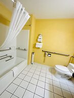 Super 8 by Wyndham Warrenton