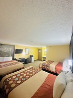 Super 8 by Wyndham Warrenton