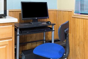 Super 8 by Wyndham Warrenton