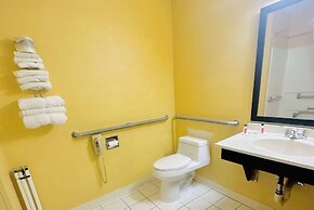 Super 8 by Wyndham Warrenton