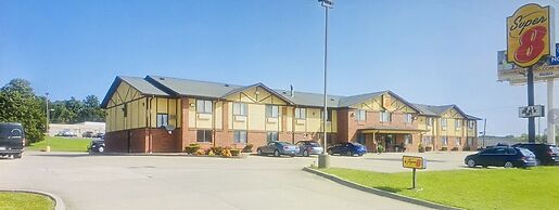 Super 8 by Wyndham Warrenton