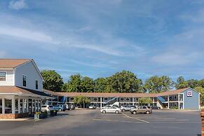 Knights Inn North Attleboro