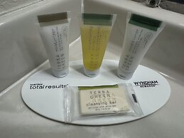 Super 8 by Wyndham Richfield/Cleveland