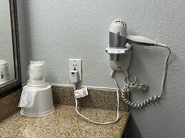 Super 8 by Wyndham Richfield/Cleveland