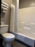 Super 8 by Wyndham Richfield/Cleveland