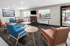 Super 8 by Wyndham Fairmont