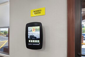 Super 8 by Wyndham Fairmont