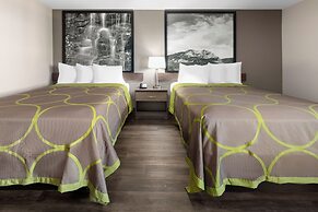 Super 8 by Wyndham Fairmont