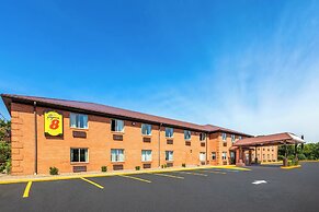Super 8 by Wyndham Fairmont