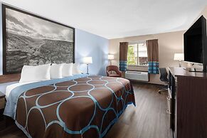 Super 8 by Wyndham Fairmont