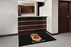 Super 8 by Wyndham Fairmont