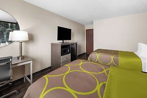 Super 8 by Wyndham Fairmont