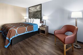 Super 8 by Wyndham Fairmont