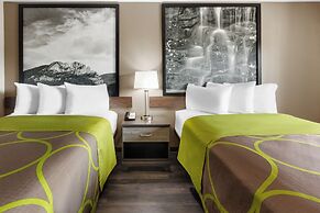 Super 8 by Wyndham Fairmont