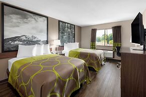 Super 8 by Wyndham Fairmont