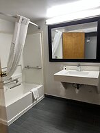 Super 8 by Wyndham Clemmons/Bermuda Run/Winston-Salem I-40