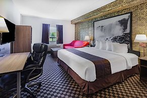 Super 8 by Wyndham Ambassador Bridge Windsor ON