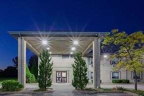 Super 8 by Wyndham Ambassador Bridge Windsor ON