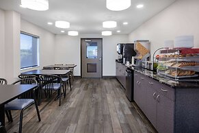 Super 8 by Wyndham Ambassador Bridge Windsor ON